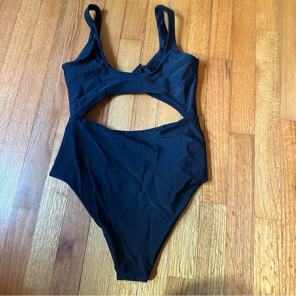 ZAFUL / Swimwear / One-Piece / Bow Front Cut Out One Piece Swimsuit Size S (T)